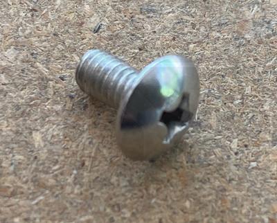 Schraube für Deckel 4x10